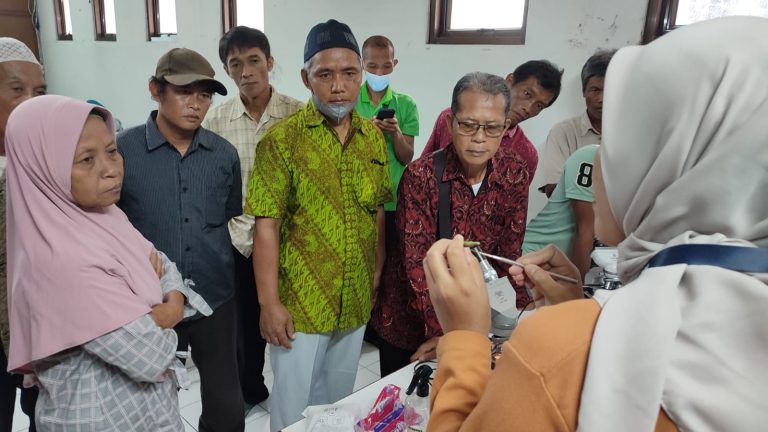 Tim PkM Agroteknologi UMBY Ajak Petani Bahas Manfaat Bahan Organik untuk Pertanian